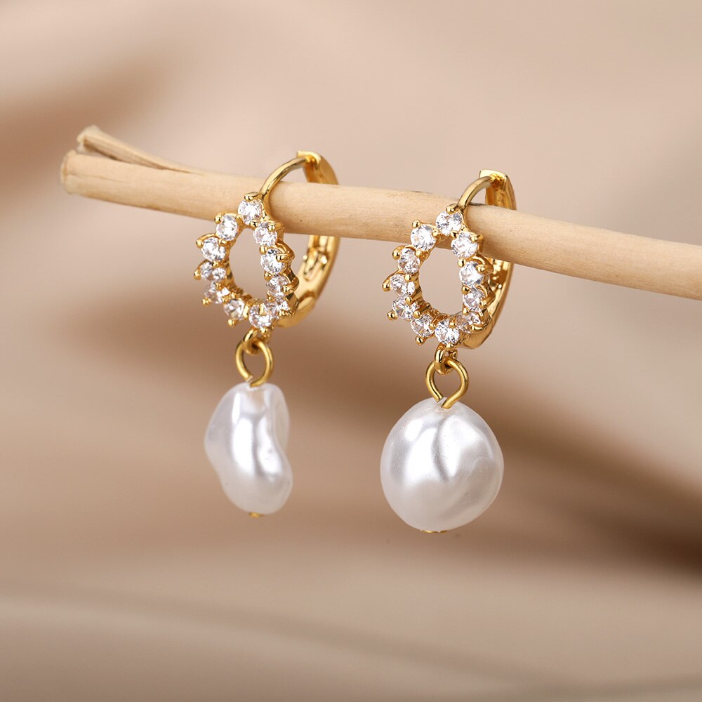 Droplet Pearl Earrings