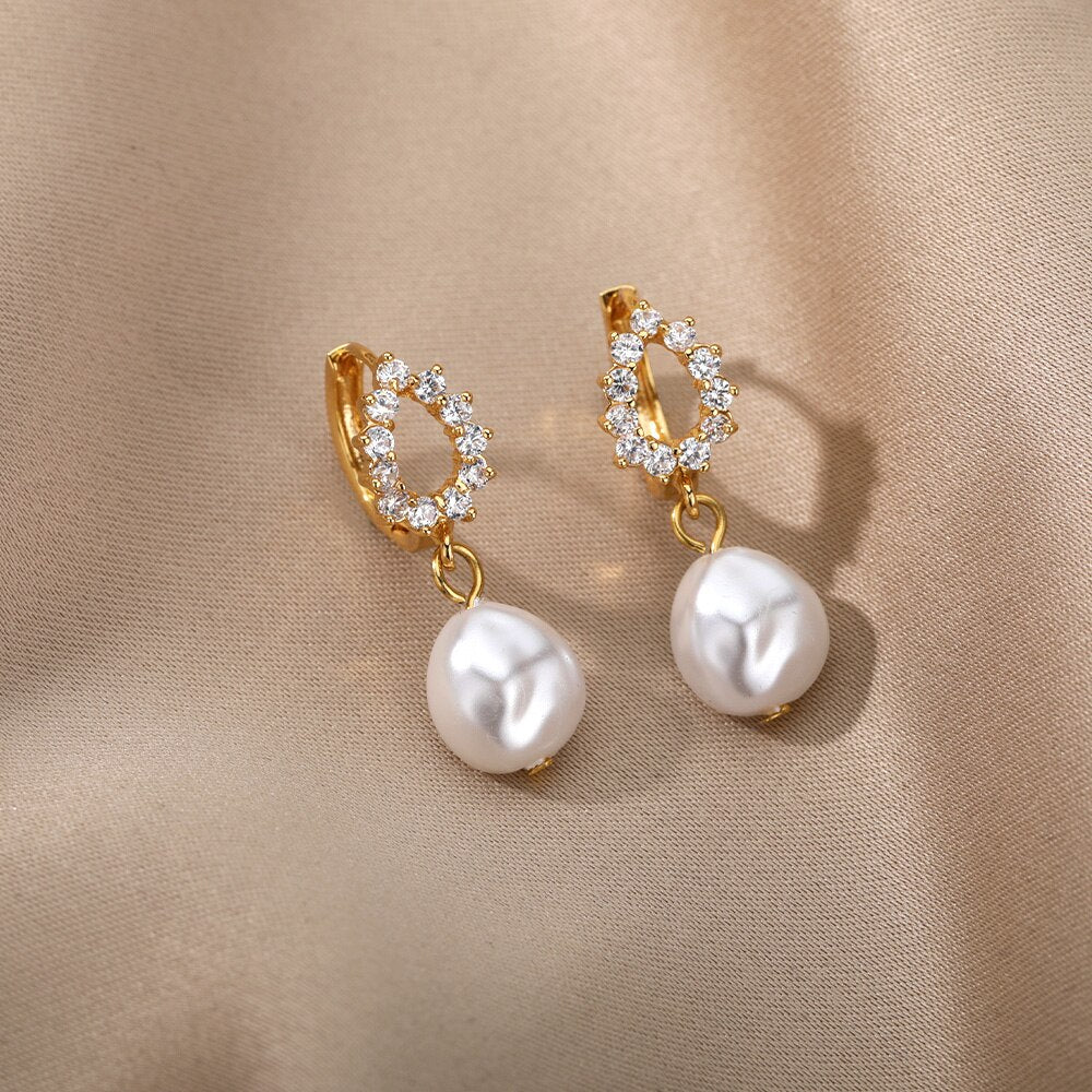 Droplet Pearl Earrings
